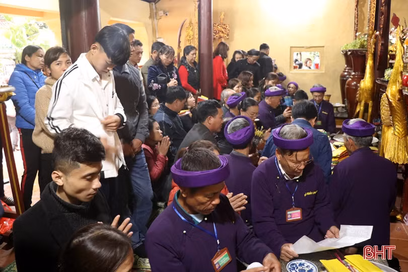 Di tích đền Bà Hải đón gần 2 vạn du khách trong 3 ngày đầu năm