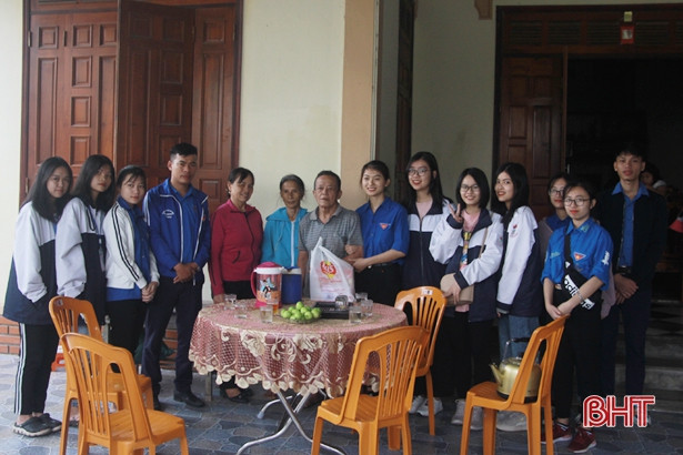 Mang xuân yêu thương đến với hộ nghèo, trẻ em mồ côi ở TP Hà Tĩnh