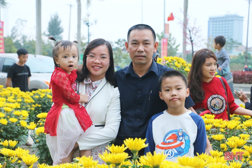 Ra phố hoa Hà Tĩnh mang Xuân về nhà