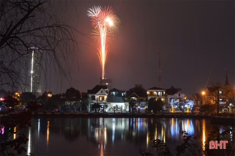 Hà Tĩnh rực rỡ pháo hoa “Mừng Đảng, mừng xuân Canh Tý”
