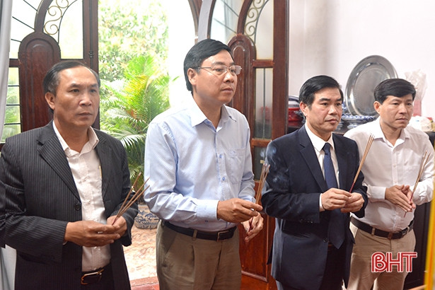 Lãnh đạo tỉnh Hà Tĩnh chúc tết gia đình các nhà nghiên cứu văn hóa