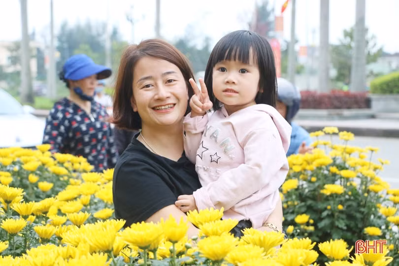 Ra phố hoa Hà Tĩnh mang Xuân về nhà