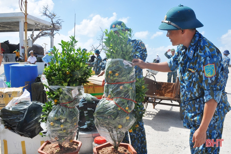 Quân, dân Trường Sa tất bật sửa soạn đón Tết Canh Tý 2020