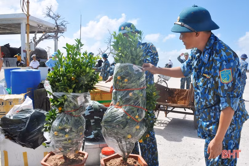 Quân, dân Trường Sa tất bật sửa soạn đón Tết Canh Tý 2020