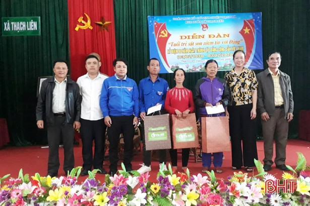 Rửa xe gây quỹ từ thiện ủng hộ người nghèo, học sinh khó khăn ở Thạch Hà