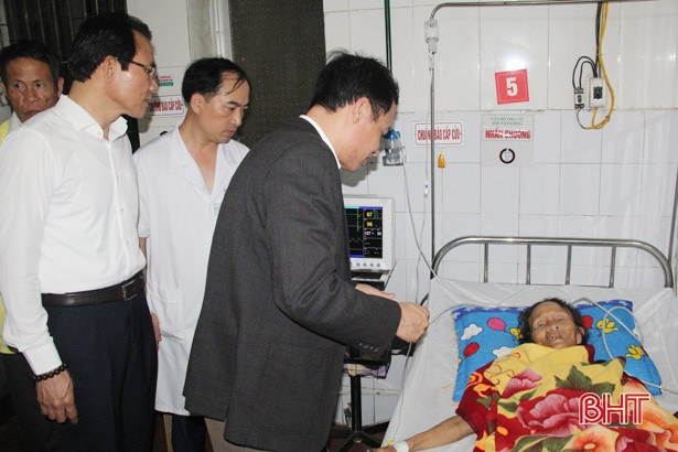 Lãnh đạo Nghi Xuân chúc tết đêm giao thừa