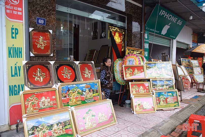 Phố, chợ Hà Tĩnh lại nhộn nhịp mua bán từ ngày mùng 2 Tết