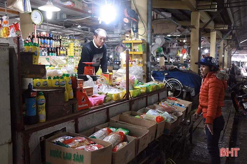 Phố, chợ Hà Tĩnh lại nhộn nhịp mua bán từ ngày mùng 2 Tết