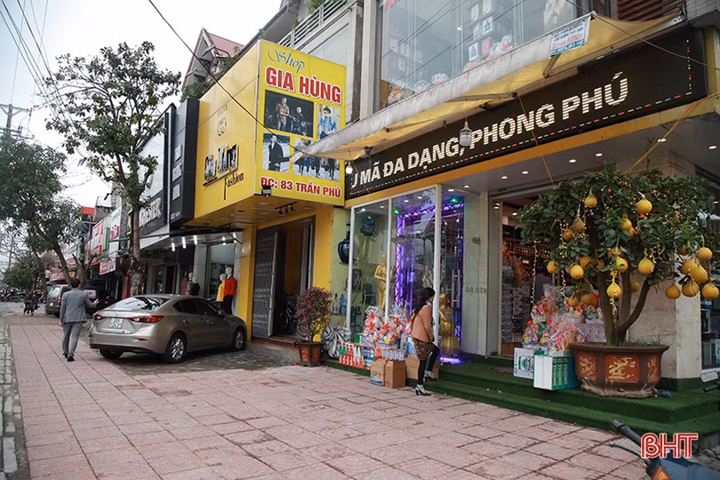 Phố, chợ Hà Tĩnh lại nhộn nhịp mua bán từ ngày mùng 2 Tết