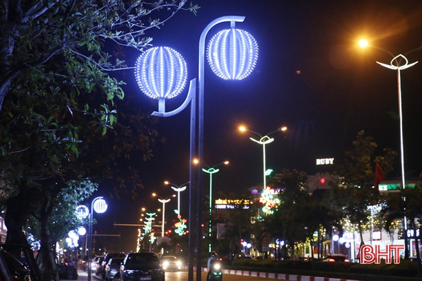 Thành Sen “lên đèn” đón Xuân Canh Tý 2020