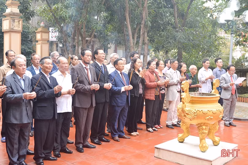 Lãnh đạo tỉnh Hà Tĩnh dự lễ chào cờ đầu năm mới