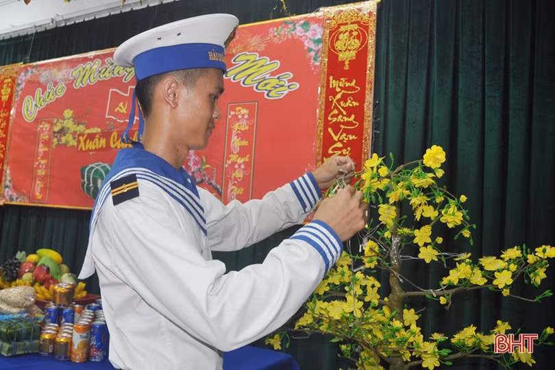 Quân, dân Trường Sa tất bật sửa soạn đón Tết Canh Tý 2020