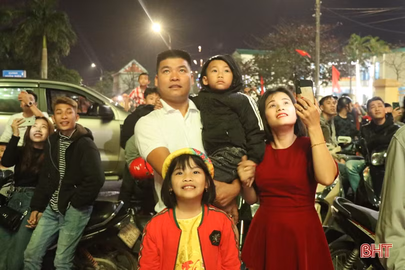 Hà Tĩnh rực rỡ pháo hoa “Mừng Đảng, mừng xuân Canh Tý”