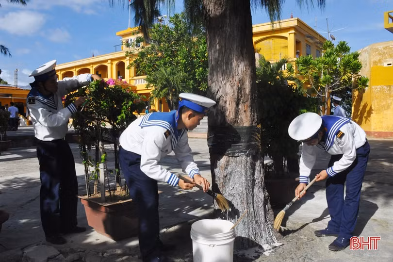 Quân, dân Trường Sa tất bật sửa soạn đón Tết Canh Tý 2020