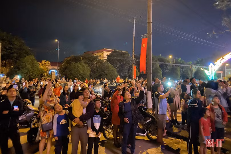 Hà Tĩnh rực rỡ pháo hoa “Mừng Đảng, mừng xuân Canh Tý”