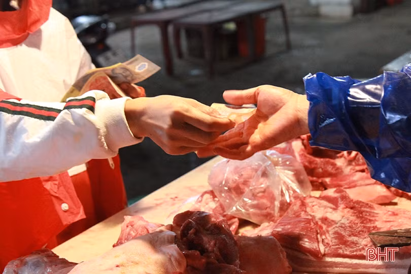 Phố, chợ Hà Tĩnh lại nhộn nhịp mua bán từ ngày mùng 2 Tết