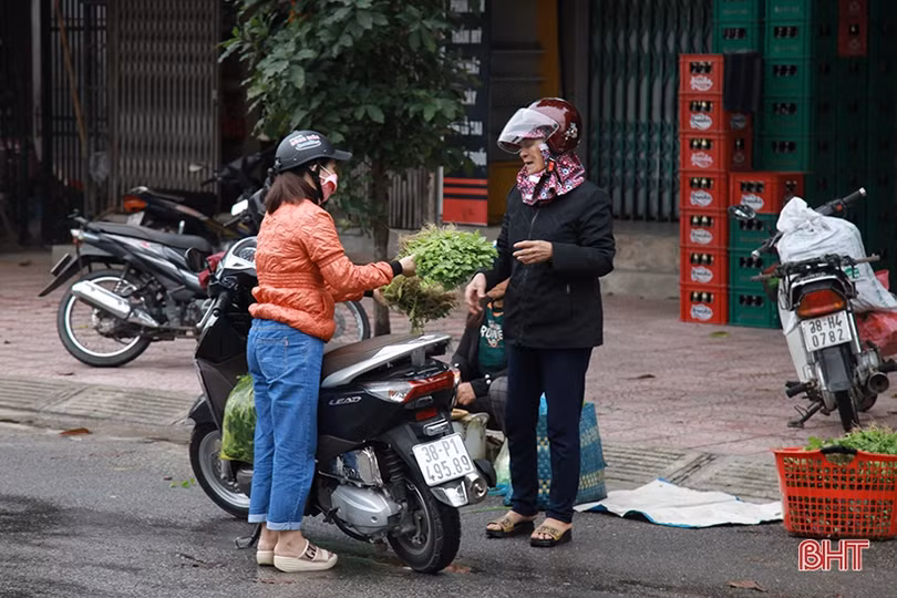 Phố, chợ Hà Tĩnh lại nhộn nhịp mua bán từ ngày mùng 2 Tết