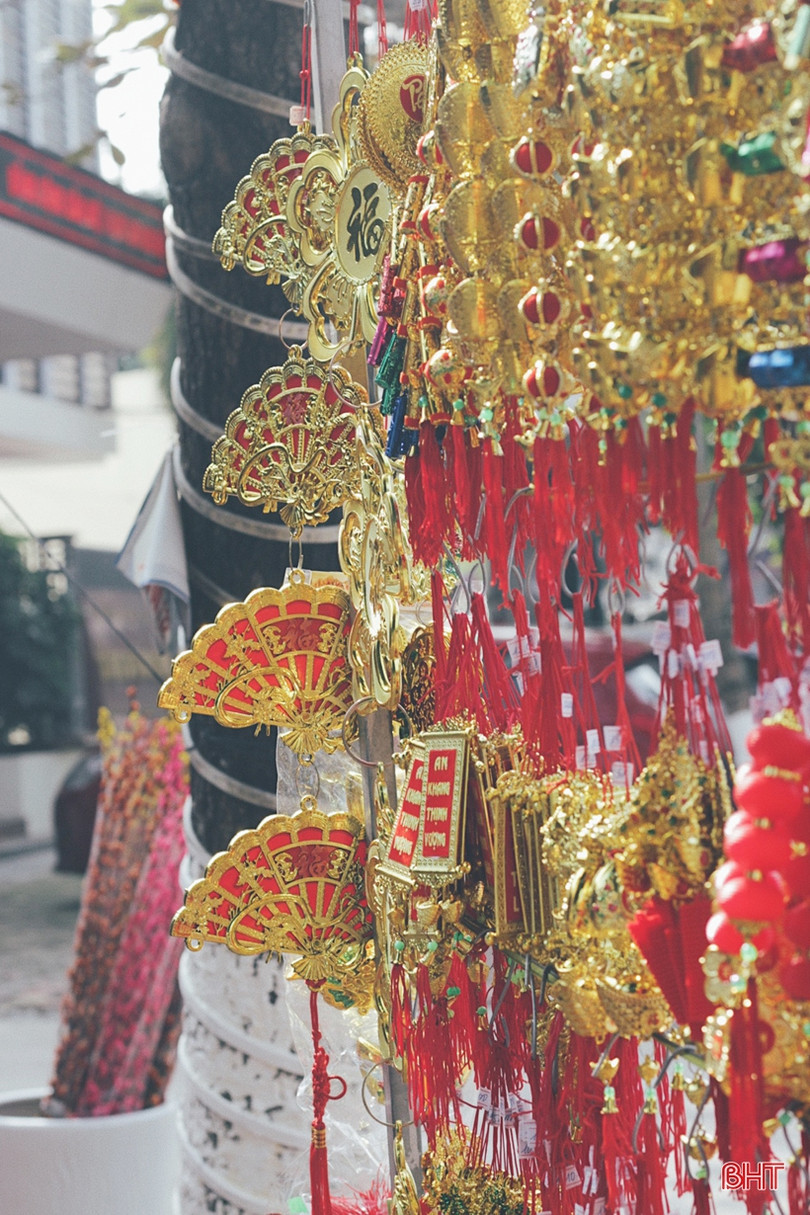 Ngắm Thành Sen đẹp dịu dàng, mộc mạc trong chiều cuối năm