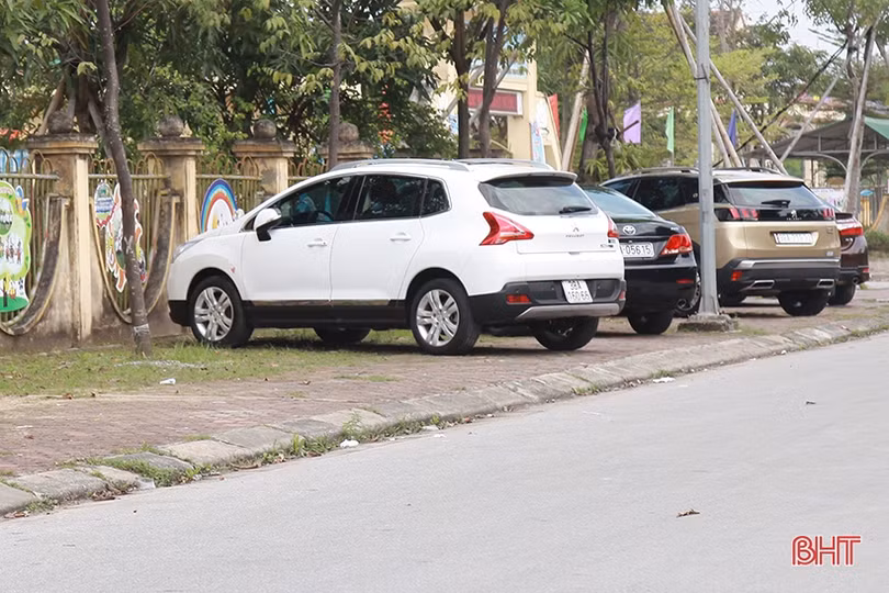 Giá tăng gấp đôi, các tiệm rửa xe ở Hà Tĩnh vẫn “làm không kịp nghỉ”