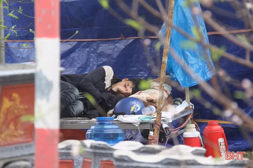 Những người “nằm sương” mang xuân về phố ở Hà Tĩnh