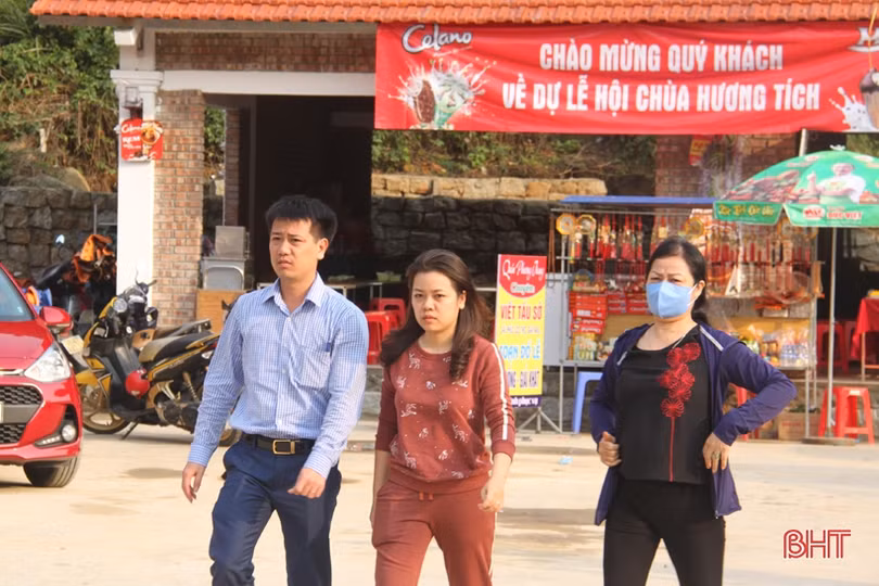 Chùa Hương - Hà Tĩnh tấp nập du khách ngày đầu năm mới