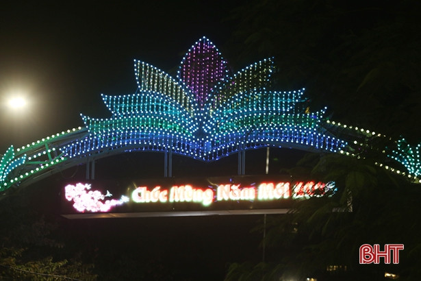 Thành Sen “lên đèn” đón Xuân Canh Tý 2020