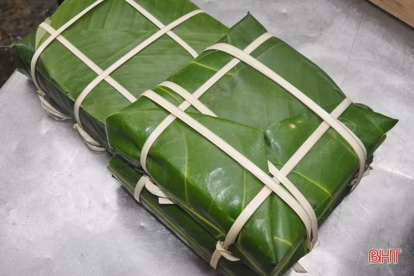 Quân dân Trường Sa mổ lợn, gói bánh chưng đón Tết Canh Tý 2020