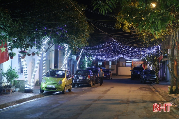 Thành Sen “lên đèn” đón Xuân Canh Tý 2020