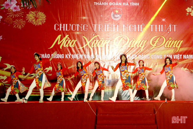 Ấn tượng chương trình nghệ thuật “Mùa xuân dâng Đảng”