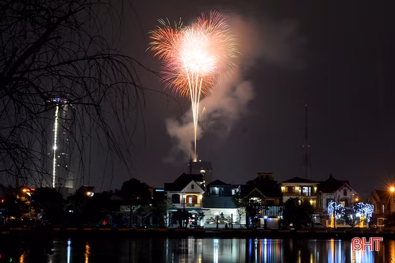 Hà Tĩnh rực rỡ pháo hoa “Mừng Đảng, mừng xuân Canh Tý”