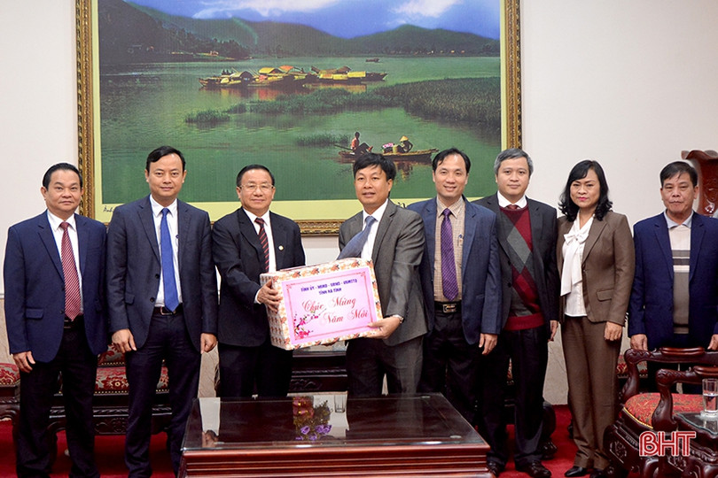 Lãnh đạo tỉnh Hà Tĩnh dâng hương Chủ tịch Hồ Chí Minh tại Khu di tích Kim Liên