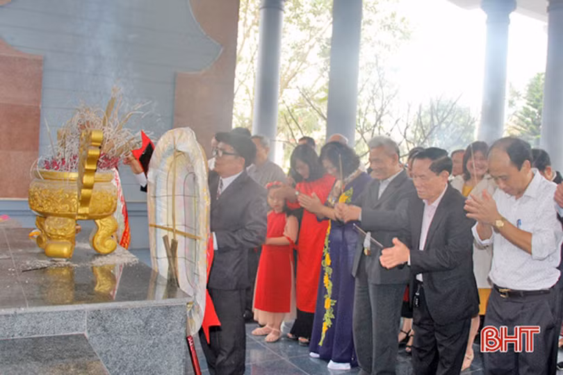 Lãnh đạo tỉnh Hà Tĩnh dự lễ chào cờ đầu năm mới