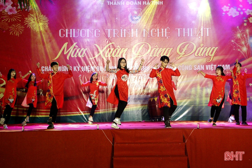 Ấn tượng chương trình nghệ thuật “Mùa xuân dâng Đảng”