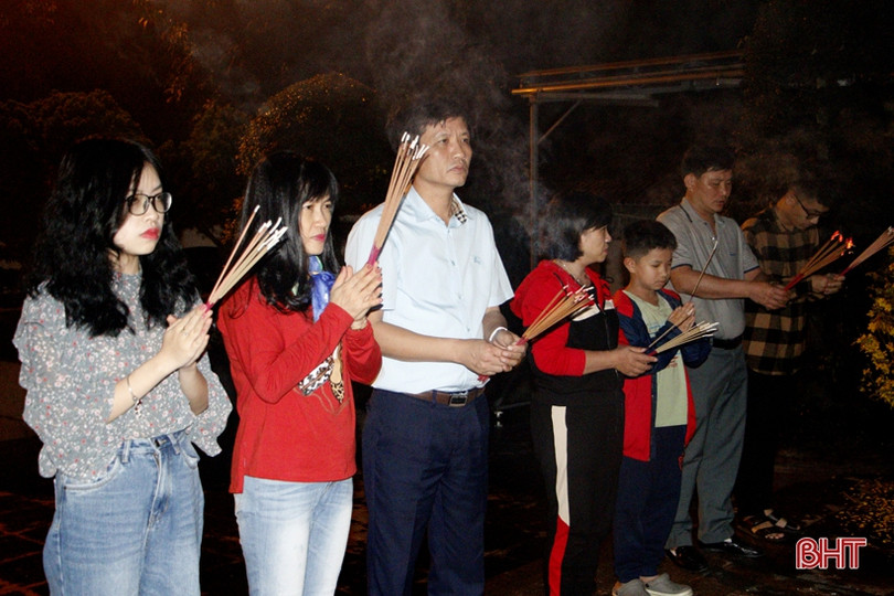 Người dân Hà Tĩnh hướng về Đồng Lộc thời khắc xuân sang