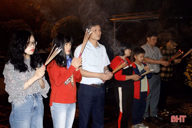 Người dân Hà Tĩnh hướng về Đồng Lộc thời khắc xuân sang