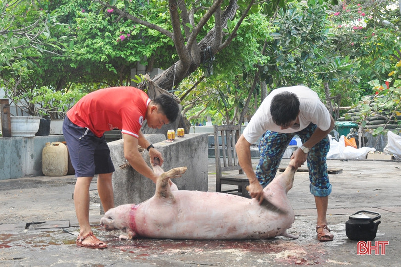Quân dân Trường Sa mổ lợn, gói bánh chưng đón Tết Canh Tý 2020