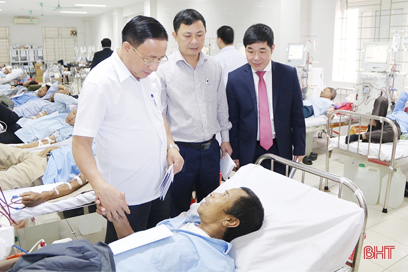 Lãnh đạo Trung ương và Hà Tĩnh trao hơn 700 suất quà tết cho các bệnh nhân tại BVĐK tỉnh