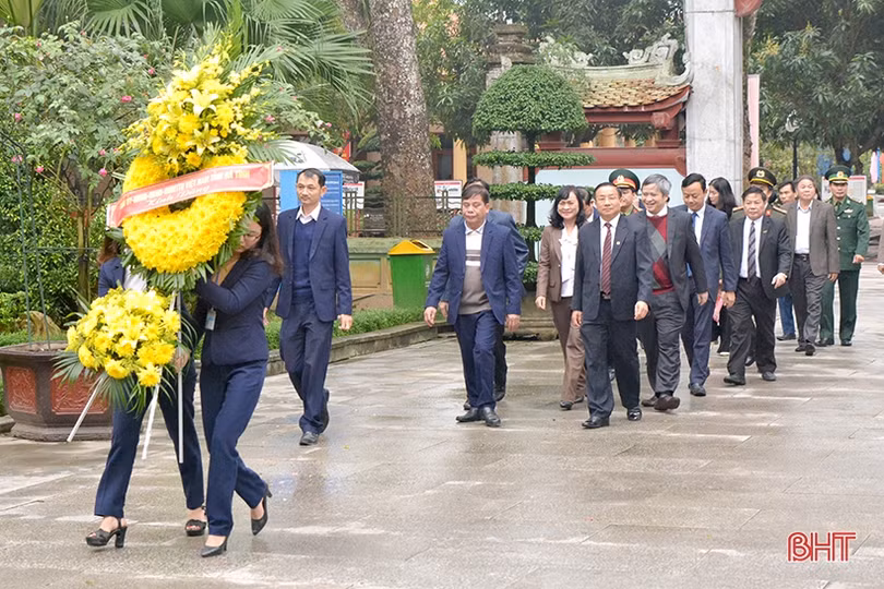 Lãnh đạo tỉnh Hà Tĩnh dâng hương Chủ tịch Hồ Chí Minh tại Khu di tích Kim Liên