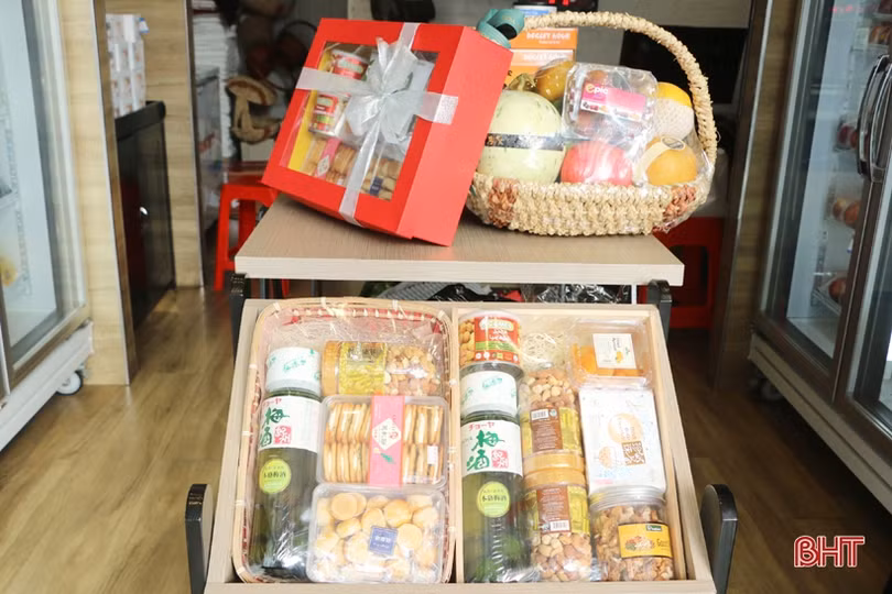 Mới lạ những giỏ quà nhập ngoại “hút” khách dịp tết