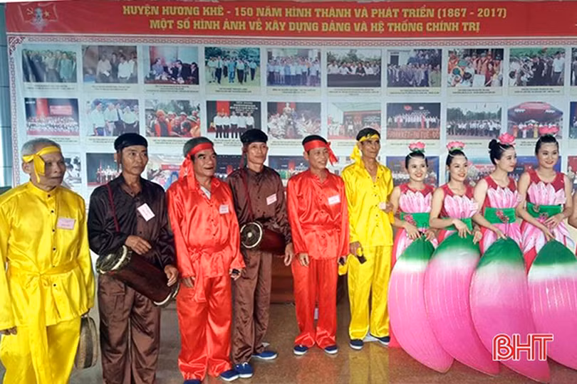 Sắc bùa náo nức đường xuân Hà Tĩnh