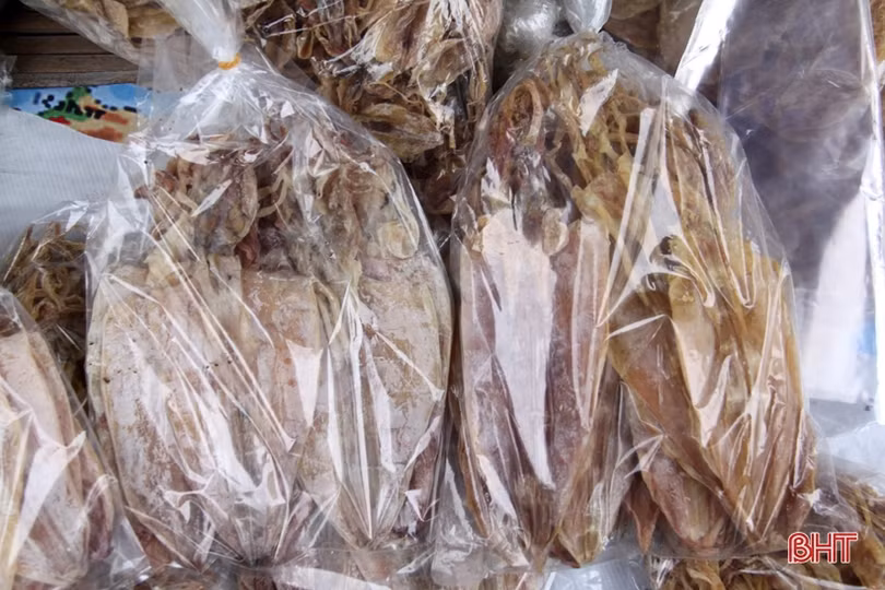 Tận mắt xem những con cá giá nửa chỉ vàng ngày Tết ở Hà Tĩnh