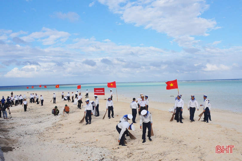 Quân, dân Trường Sa tất bật sửa soạn đón Tết Canh Tý 2020