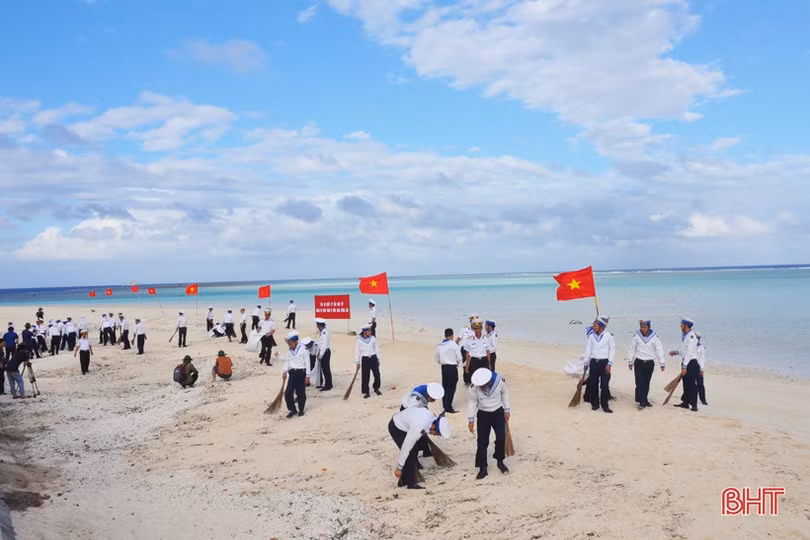 Quân, dân Trường Sa tất bật sửa soạn đón Tết Canh Tý 2020