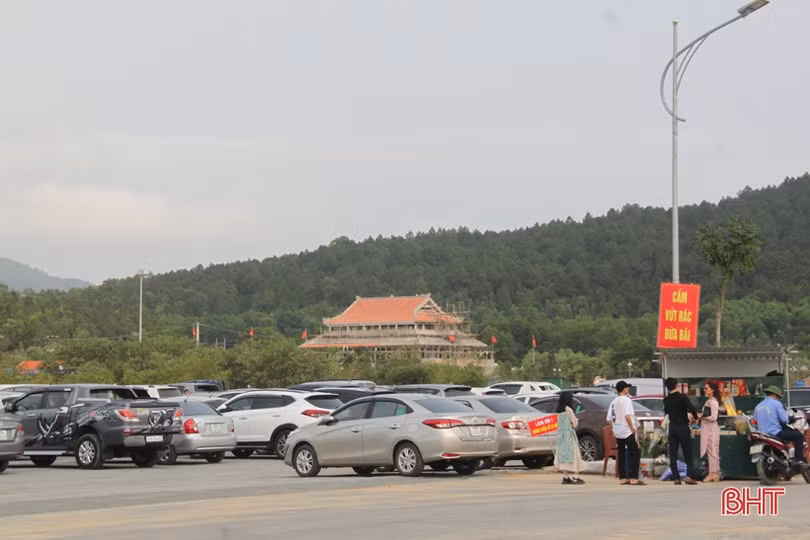 Chùa Hương - Hà Tĩnh tấp nập du khách ngày đầu năm mới