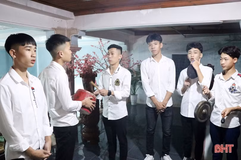 Sắc bùa náo nức đường xuân Hà Tĩnh