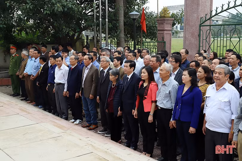 Lãnh đạo tỉnh Hà Tĩnh dự lễ chào cờ đầu năm mới