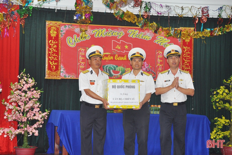 Quân, dân Trường Sa tất bật sửa soạn đón Tết Canh Tý 2020