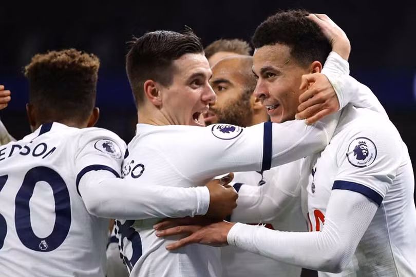 MU thất bại tủi hổ trên sân nhà, Tottenham nhọc nhằn thắng đội cuối bảng