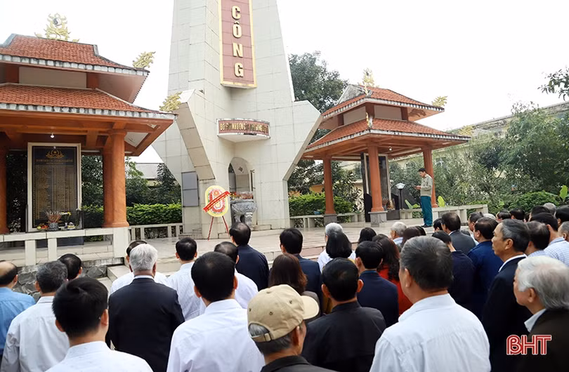 Lãnh đạo tỉnh Hà Tĩnh dự lễ chào cờ đầu năm mới