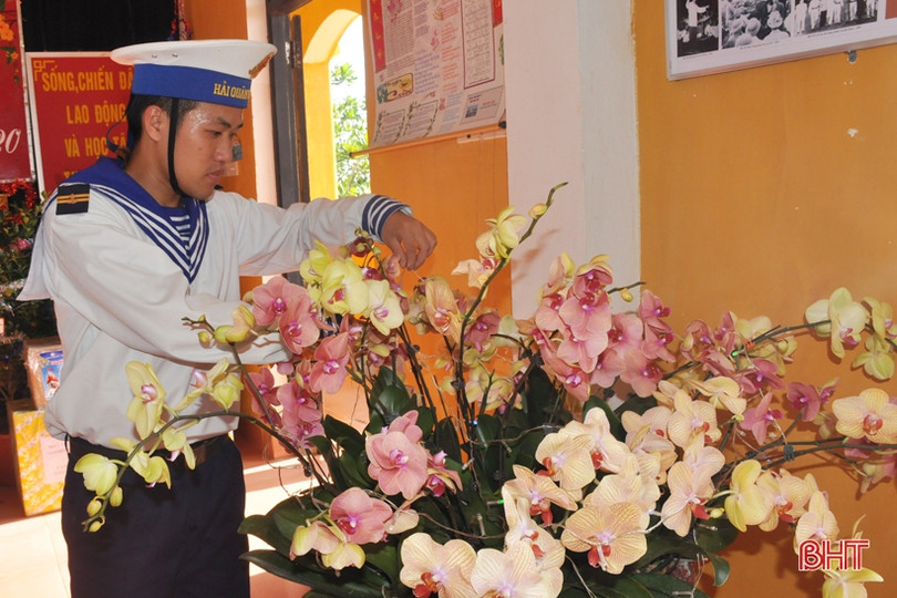 Quân, dân Trường Sa tất bật sửa soạn đón Tết Canh Tý 2020